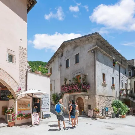 Hébergement de vacances Holiday Home In Sellano With Pool & Sun Terrace *