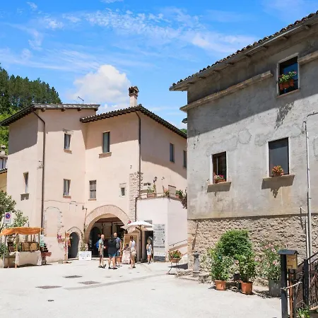 Hébergement de vacances Holiday Home In Sellano With Pool & Sun Terrace *